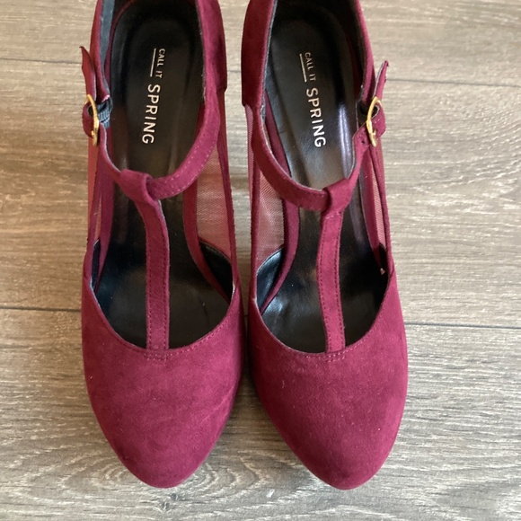 Women’s Size 7 velvet burgundy platform heels - Picture 3 of 7